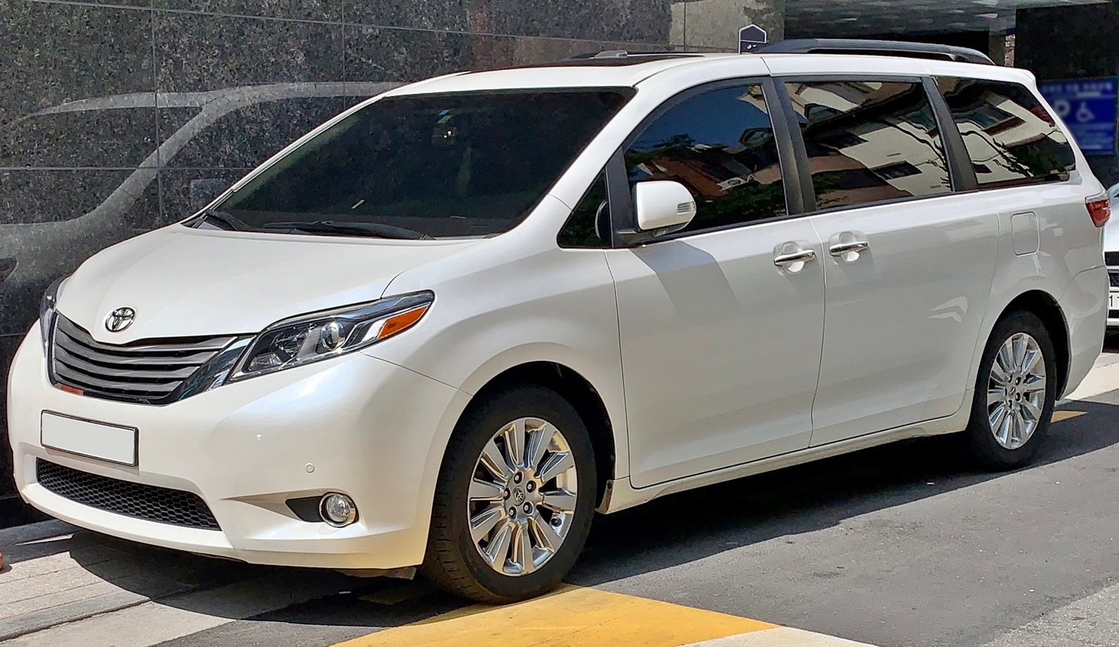 Toyota Sienna Black